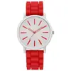 Venta al por mayor del fabricante Reloj de moda coreana para estudiantes para niños, diseño hueco de estilo fresco de dibujos animados, con correa de silicona, reloj de cuarzo