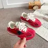 Zapatillas retro de cuero estilo Hong Kong para niñas, nuevas zapatillas casuales de nicho para primavera y otoño 2026, zapatos para niños