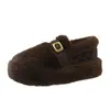 Zapatos de algodón de nuevo estilo, 2026, de suela gruesa, cálidos, sin cordones, peludos, versátiles, que aumentan la altura, modernos y con forro de felpa para el invierno