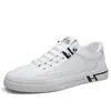 Zapatos de Hombre de Primavera Transpirables 2025 Nuevos Versátiles Deportivos Tenis Blancos Zapatos Casuales de Cuero Zapatos de Moda de una Pierna