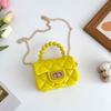 Bolso infantil 2022 nuevo bolso de gelatina de PVC moda Diamond Girl cadena de perlas portátil estilo extranjero bolso de princesa