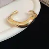 Pulseira Aberta de Metal Brilhante Transfronteiriça Europeia e Americana Moda Retrô Simples Versátil Joia de Luxo Leve de Alta Qualidade para Mulheres