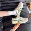 Zapatos casuales de moda versátiles de suela blanda sin cordones, nuevos de verano, de caña baja, planos, retro, para mujer, zapatos ligeros de exterior de un solo color