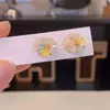 Pendientes de Flores Dulces y Coloridos 2025 Nuevo Estilo Popular Pendientes de Botón para Mujer con Diseño Único, Pendientes de Temperamento de Lujo Ligero de Alta Gama