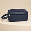 Bolsa de maquillaje para hombre de tamaño mediano con patrón de lichi en PU, estilo europeo y americano, bolso de mano multifuncional, bolsa de viaje impermeable, bolsa de aseo de almacenamiento