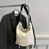 Moda de estilo occidental estilo coreano Color sólido Trendy Casual Gran capacidad Casual Hombro 2024 Otoño Nuevo Bolso Balde Bandolera