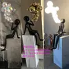 Lámpara de escultura abstracta de bola de personaje Lámpara de sala de exposiciones lámpara de oficina de ventas de hotel Lámpara de decoración artística lámpara de león lámpara de pie con forma humana