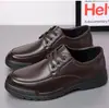 Nuevos Zapatos de Vestir para Negocios Hombres Casual Boda Novio Británicos Aumentan Altura Verano Transpirables Jóvenes Puntiagudos Zapatos para Hombre