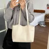 Bolsa de mano estilo coreano retro al por mayor para mujer 2026 Otoño Nuevo Color Sólido Tejida de un solo hombro Bolso para el trabajo Bolso de axila