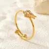 Nuevo Anillo de Acero de Titanio con Acabado de Alta Gama, Anillo de Lujo Ligero, Venta al por Mayor de una Sola Pieza, Anillo de Moda Versátil para Mujeres, Venta al por Mayor de Anillo para Dedo Índice