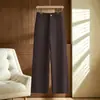Calça moderna de cintura alta com perna curva para mulheres, nova coleção outono 2026, projetada para tipos de corpo pera, apresentando um corte solto e relaxado