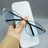 Gafas de Sol Retro Metálicas Ojo de Gato para Mujer, Estilo Influencer, Moda Urbana, Gafas de Alta Gama, Gafas de Sol a la Moda Estilo Europeo y Americano