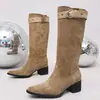 Botas Femininas Longas para Primavera e Outono de 2026, Versáteis com Fivela de Cinto, Salto Grosso, Estilo Retro Francês da Moda, Novo Tecido de Camurça