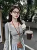 Elegante camiseta de manga larga para mujer con cuello Henley de encaje, estilo dos piezas falsas, botones, corte ajustado, capa base para primavera y otoño