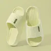 2026 Novas Sandálias de Dedo EVA Grossas Macias Antiderrapantes Antiodor para Praia de Verão ao Ar Livre para Homens