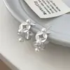 Brincos de Pérola Minimalistas Florais para Mulheres, Design de Nicho com Personalidade de Alto Padrão, Tendência de Novos Brincos Versátil e Elegante