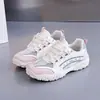 Tenis de malla transpirable para mujer, nuevos zapatos de malla finos y cómodos de verano talla pequeña, zapatos casuales tipo dad para exteriores