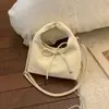 Bolso de diseñador de nicho otoño 2026 nuevo bolso de hombro cruzado de color liso para el trabajo y los desplazamientos, bolso de axila elegante y chic