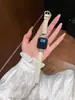 Pulseira de couro com padrão de chifre de boi, adequada para Apple Watch Séries 12, 11 e 10