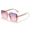 Gafas de sol cuadradas grandes estilo coreano de Raine con lentes de PC que hacen que la cara se vea más pequeña, un imprescindible para atuendos a la moda.