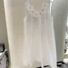 Puro Desejo Francês Branco Pérola Toque de Luxo Com Bojos Pequenas Flores Brancas Roupa de Casa Pijama Camisola Vestido Longo Solto Colete Feminino
