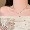 Collar de perlas de moda para mujer, diseño versátil de nicho, cadena para la clavícula de lujo ligero de alta gama con colgante de corazón, venta al por mayor de joyería