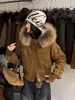 Casaco Curto de Pelúcia de Algodão com Capuz e Gola Grande de Pelo para Mulheres, Novo Estilo Inverno 2025, Jaqueta Aconchegante Espessa, Parka Estilosa