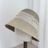 2026 Nuevo Estilo Sombrero de Paja Francés de Ala Ancha Vintage Plisado con Cinta de Logo Pequeño para Mujer, Estilo Vacaciones Primavera y Verano, Sombrero de Sol para Playa