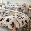 Novo conjunto de lençóis de cama de quatro peças 2026, quente e macio, veludo de leite de alta densidade, adequado para dormitórios estudantis e quartos, mais um conjunto de três peças com forro de fleece adicionado
