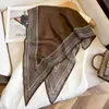 Lenço de Seda Grande Triangular Estilo Coreano e Japonês para Mulheres, Lenço de Cabeça Decorativo Versátil, Multi-Uso, Lenço de Pescoço de Luxo Leve