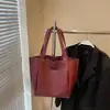 Bolso tote minimalista de gran capacidad transfronterizo para el día a día, bolso de hombro casual de cuero suave, bolso de mano retro versátil, venta al por mayor