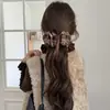 Mocha Querida ~ Clip de Banana Xadrez Retro Coreano Nuvem Fita de Laço Redutor de Idade Estilo Preppy Clipe Vertical para Rabo de Cavalo
