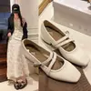 Zapatos Mary Jane retro de estilo francés con punta cuadrada para mujer, nuevos zapatos de tacón alto para otoño 2026 para combinar con faldas, zapatos pequeños de cuero con correa de hebilla