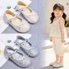 Sapatos de Princesa com Strass e Cristal para Meninas 2026 Nova Coleção Primavera/Outono Sola Macia Sapatos de Couro Laço Fofo Cor Lisa Sapatos de Performance