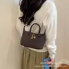 Bolso almohada retro súper popular para mujer, nuevo modelo 2026, bolso de mano y bolso cruzado, diseño de nicho, bolso de hombro con un toque de alta gama