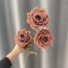 Nueva Boda Flor Artificial Rosa Impresa de 3 Cabezas Rosa de Esquina Decoración de Set para Salón de Bodas Adornos Artificiales para Hogar Hotel