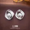 Anillo Mobius Aguja de Plata Pendientes de Perla Geométricos Pendientes con Diseño Recortado Cepillado Europeos y Americanos Pendientes de Lujo Accesible