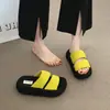 Sandalias de punta abierta, versátiles negras de suela gruesa para aumentar altura sin cordones para mujer, para uso exterior en verano, nuevo estilo de moda 2026, adecuadas para combinar con faldas