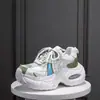 Sapatos Torre Respiráveis de Malha com Solado Grosso Femininos Verão 2025 Novos Elevados Leves com Solado Macio Para Todas as Ocasiões Esportivos Casuais