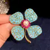 ¡Núcleo de perla color rosa! Broche redondo floral de circonita y perla, adorno de pecho estilo francés inspirado en Chanel, accesorio de diseño nicho para mujer