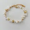 Pulsera de perlas barrocas de agua dulce en forma de pétalo para mujer, pulsera de cuentas de nicho de lujo ligero con un toque de alta gama, venta al por mayor