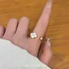 Anel de Flor de Lis com Diamantes Cintilantes de Luxo Leve Estilo Francês para Mulheres, Design Simples de Nicho, Anel para Dedo Indicador, Anel Empilhável para o Dia a Dia