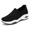 Sapatos Femininos 2025 Primavera Novo Tecido Voador Sapatos Femininos Sola Grossa Sapatos Casuais de Tecido Slip-on Sapatos com Plataforma Elevada Sapatos com Amortecimento a Ar
