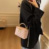 Bolso de Mano Pequeño Acolchado Estilo Chanel para Mujer, Nuevo Bolso Cuadrado Pequeño Versátil de Alta Gama Tendencia 2025 con Cadena Bolso Caja Cruzado