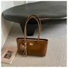 Bolso de axila de alta gama, minimalista, para mujer, nuevo estilo de moda, elegante bolso tote, gran capacidad, adecuado para ir al trabajo, bolso de hombro moderno