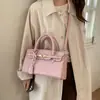 Bolsa de Mão com Padrão de Lichia Transfronteiriça Bolsa Kelly para Mulheres 2026 Nova Moda Europeia e Americana Bolsa de Ombro Transversal Bolsa Tote para o Dia a Dia