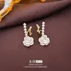 Aretes de Camelia Perla y Circonita en Forma de Corazón Estilo Francés, Elegantes Pinzas para Orejas de Bobina de Mosquitos Inspiradas en Chanel, Aretes de Moda y de Alta Gama