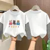 Camiseta de manga larga a rayas de algodón puro para niña, top elegante nuevo para niños 2026, camiseta interior de otoño de dibujos animados para niña pequeña