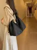 Bolso de hombro de mezclilla para mujer, nuevo modelo de verano 2026, bolso tote de cadena de gran capacidad, bolso de axila versátil y moderno para el trabajo