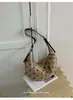 Bolsa de Ombro Única de Camurça com Bolinhas Retro para Axila Feminina Nova Casual para o Dia a Dia Transversal Moda Nicho Bolsa Dumpling